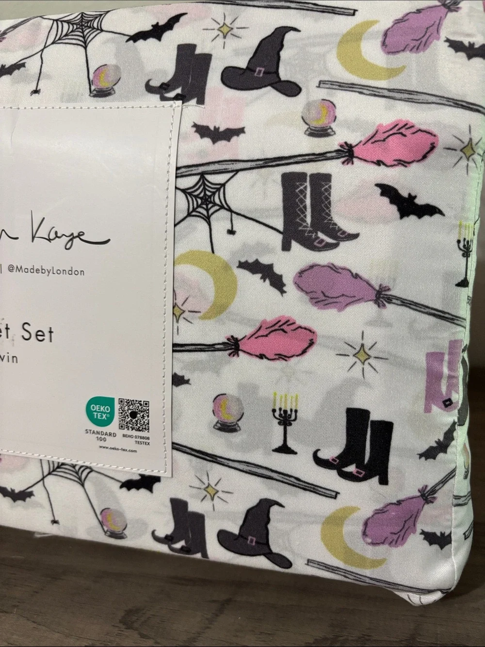 New! LONDON KAYE Witches Boots, Bats TWIN SIZE HALLOWEEN Sheet Set
